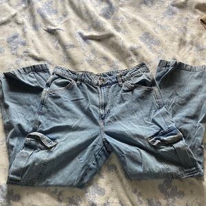 H&M- 90s Baggy Cargo Jeans